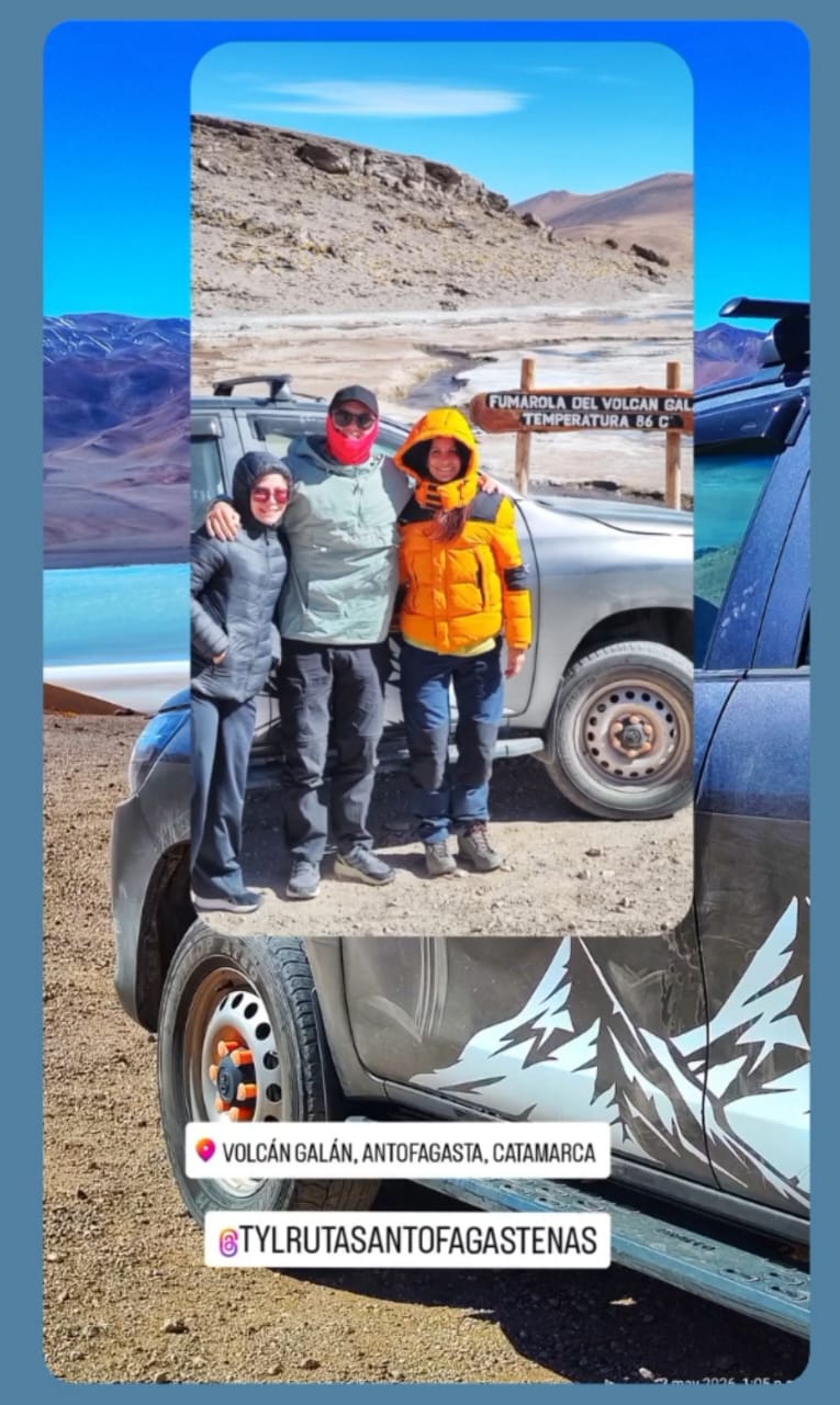 Grupo de Rutas Antofagasteñas junto a la fumarola del Volcán Galán, Antofagasta de la Sierra, Catamarca
